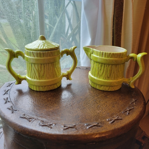 Vintage neon green Barrel cream and sugar dish. - Picture 1 of 4